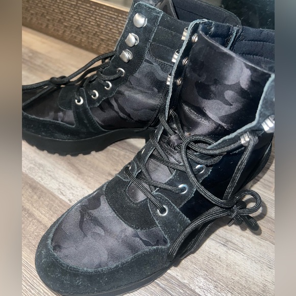 Steve Madden Greater Camo Platform Combat Ankle Boots - Picture 2 of 4